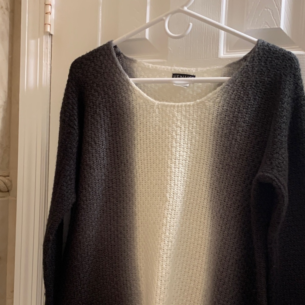 VENUS Black and Cream Gradient Sweater